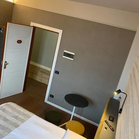 Отель Moderno & 3*